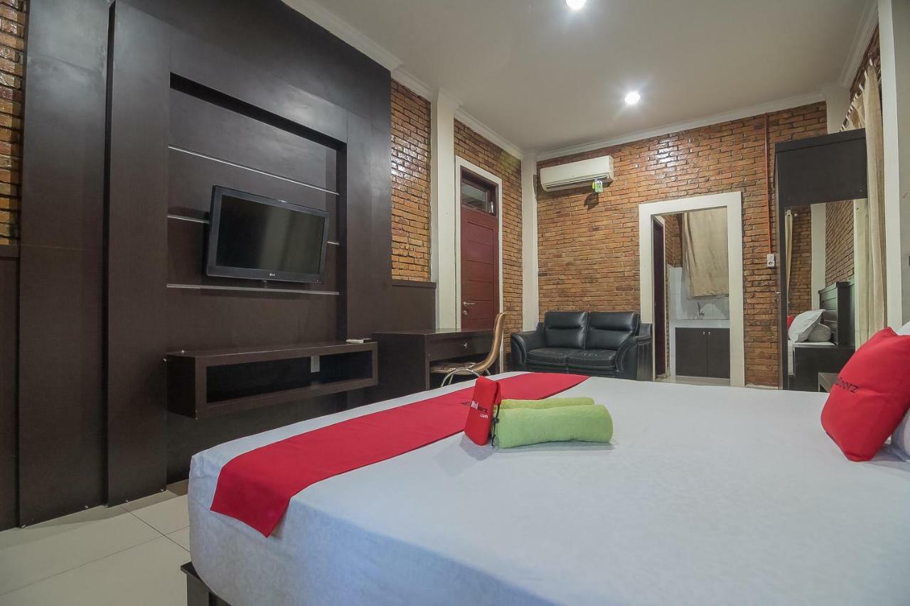 Reddoorz Plus Near Cambridge City Square 2 Медан Экстерьер фото