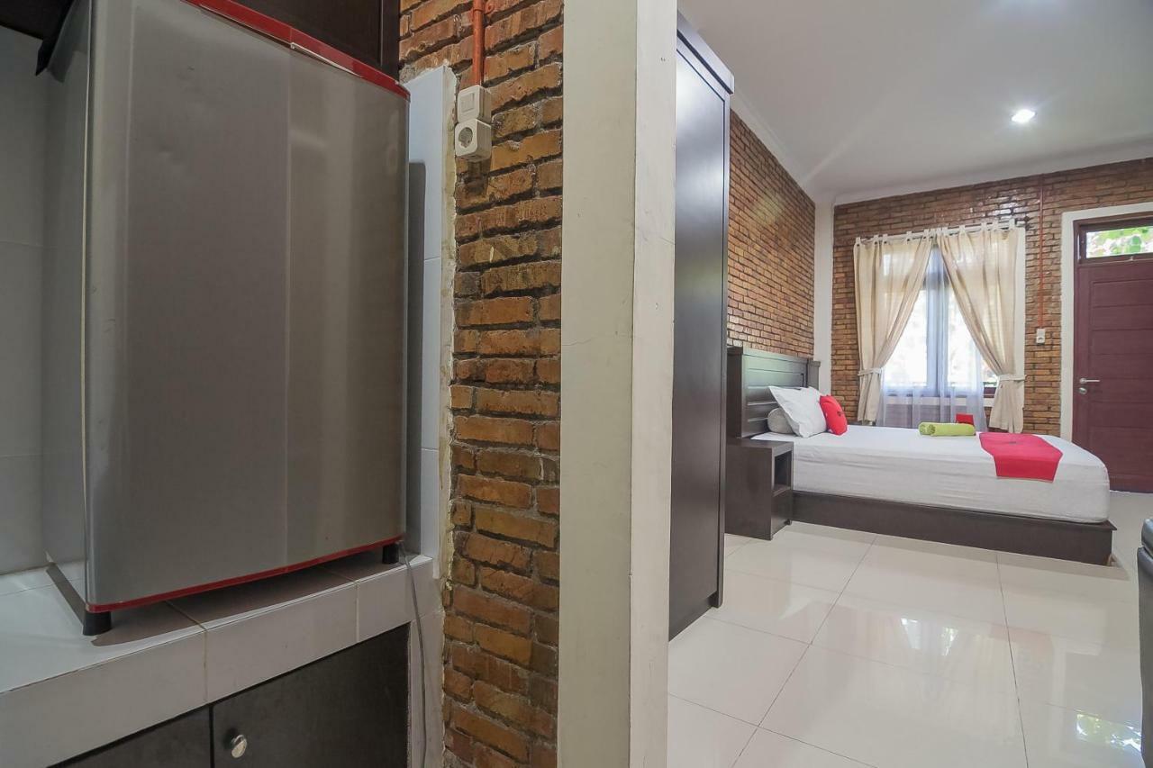 Reddoorz Plus Near Cambridge City Square 2 Медан Экстерьер фото