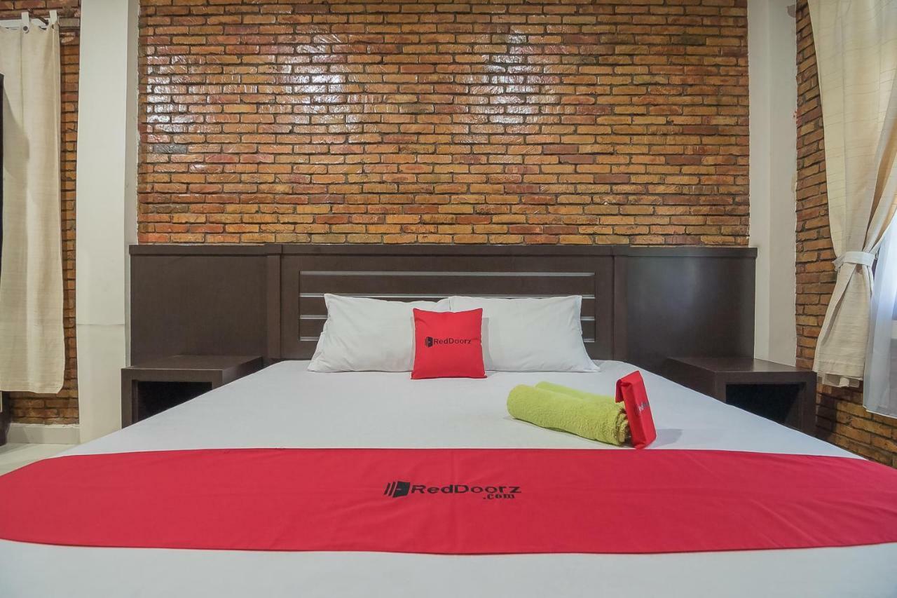 Reddoorz Plus Near Cambridge City Square 2 Медан Экстерьер фото