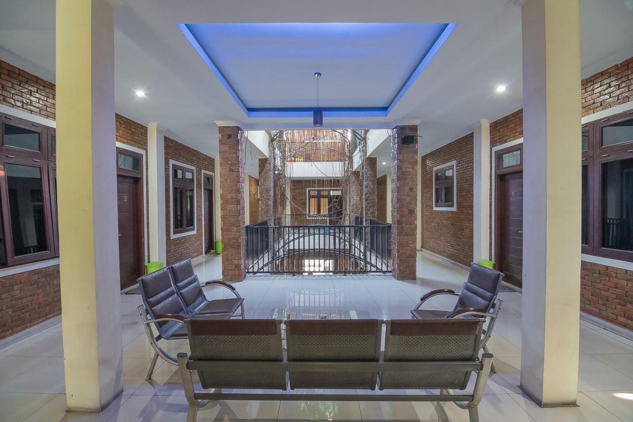 Reddoorz Plus Near Cambridge City Square 2 Медан Экстерьер фото